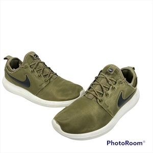 NIKE Roshe TWO Size US 8.5 Iguana Green Mens Trainers